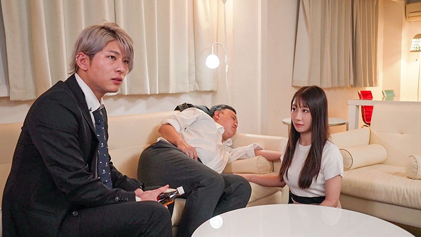 夫の部下に言い寄られ…自宅で裏切りのNTR 斉藤帆夏_1