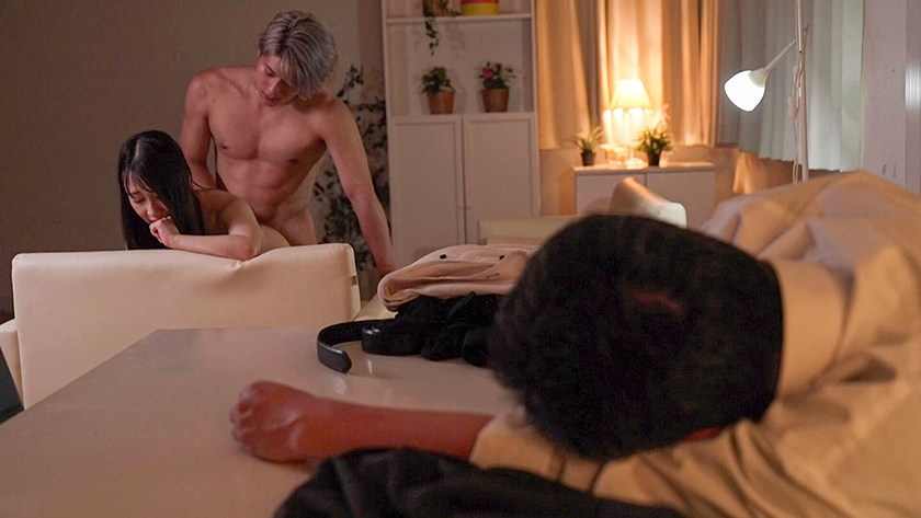 夫の部下に言い寄られ…自宅で裏切りのNTR 斉藤帆夏_5