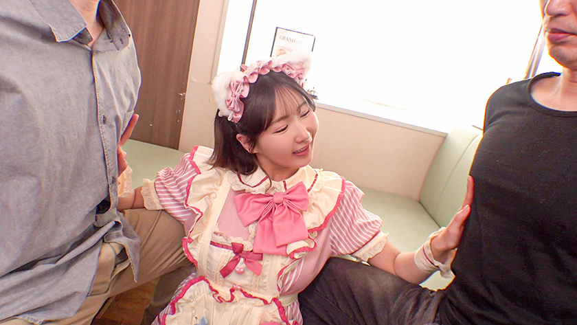 071MXGS-1451 ハロー!ゆいひなカフェへようこそ!「ポイントを貯めれば特別なサービスをご案内します♪」常連だけが知る秘密のルール 由衣陽菜 サンプル画像3