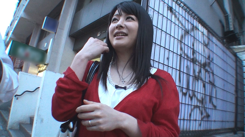 人妻AV鑑賞ナンパ ごく普通の奧さんに昼ドラの試写と偽って強烈にエロい映像を見せてみたら・・・ はたして何人とやれるのか？ むっつりスケベな奧さん12人GET4時間スペシャル 画像1