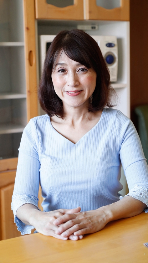 遅咲き熟女 良き妻・良き母を務めてきた遊びを知らないお堅い女が・・・過呼吸になるほどの濃密なSEX 20人4時間12 画像2