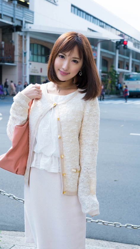 【清楚で品良くセレブな人妻たち】 ナンパ中出し ラグジュアリーエロス 12人4時間SP5 サンプル画像1