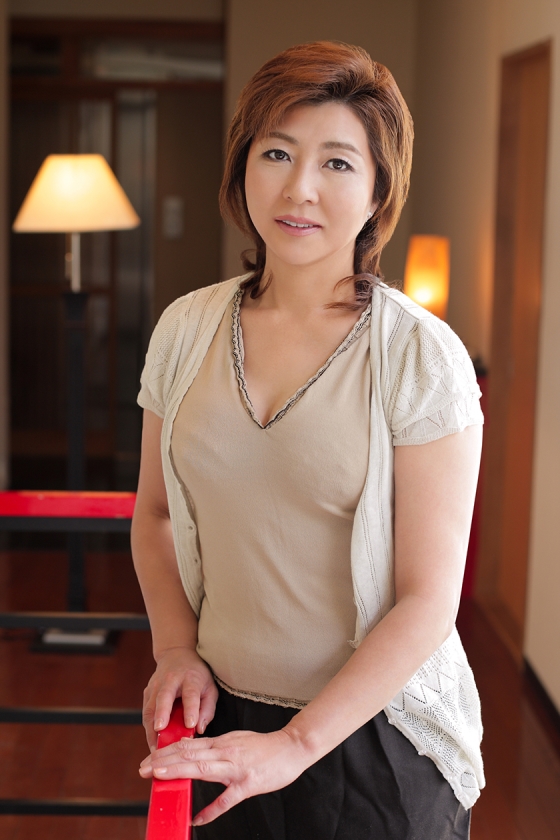 五十路で美人で爆乳って最強かよっ！初撮りおばさん 厳選素人6人 4時間 3_6