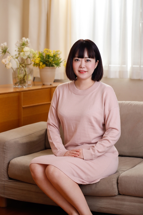 綺麗なおばさんは好きですか？【奇跡のAV出演】恥じらい五十路セックス 4 品良く乱れる初撮り熟女5人_1