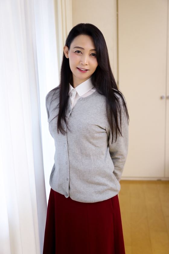 いやらしい六十路はお嫌いですか？【人生最後のAV出演】一番奥を貫かれ切なく乱れる初撮り熟女5人_1