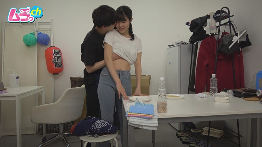カップル部屋REC 最近ご無沙汰してた大好きな彼氏と休憩時間が被ったら…誰か来るかもしれないのにお股びしょ濡れにして我慢できずにバイト先でヤっちゃうむっつりスケベ女子大生 八森わか菜 画像5