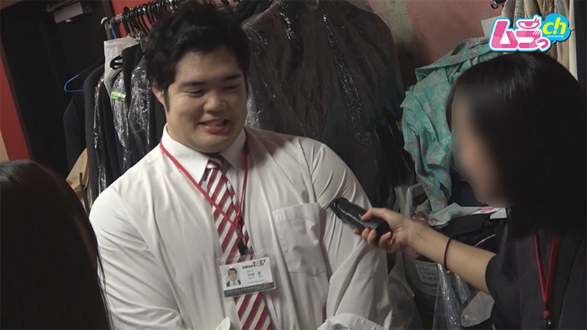 SOD男子社員 制作部 ムラっch中途社員 岩崎薫君 ガチムチマッチョ×本気潮吹き 女性の気持ちをを全く理解してない経験不足な中途社員には、とことん痴女攻めし企画を考えるためドMの悦びを学んでもらいました 小室嬉奈 画像0