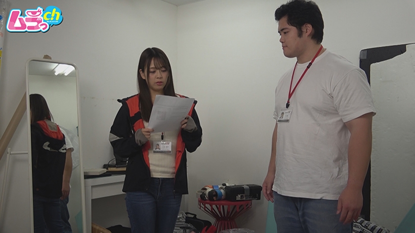 SOD男子社員 制作部 ムラっch中途社員 岩崎薫君 ガチムチマッチョ×本気潮吹き 女性の気持ちをを全く理解してない経験不足な中途社員には、とことん痴女攻めし企画を考えるためドMの悦びを学んでもらいました 小室嬉奈 画像3