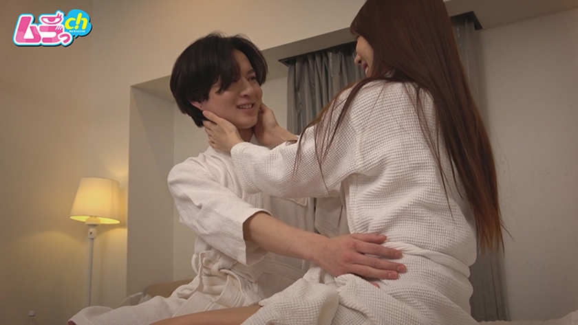 ホテル部屋REC お店には絶対内緒!レアな若いイケメンには模範デリヘル嬢もうっかり過剰サービス!?ピュアな童貞クンにオマ●コで指導する筆おろしSEXレッスン 画像4