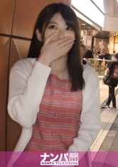 マジ軟派、初撮。 1353 海外旅行のために絶賛バイト中の色白スレンダー美少女が謝礼につられて撮影に参加！！あれよあれよという間に脱がされて手マンやクンニで大量の潮噴射wwハメ潮でベッドをビショビショにしながら悶絶！！