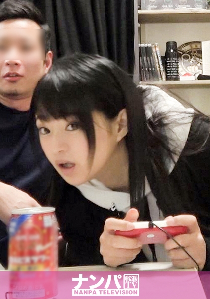百戦錬磨のナンパ師のヤリ部屋で、連れ込みSEX隠し撮り 114 彼氏がいるのに男の家へ！嫌がりつつも言いくるめられ手マンで即落ち！気づけばベッドをびっしゃり濡らしちゃ…