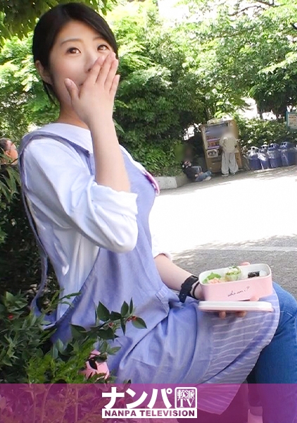 マジ軟派、初撮。 1356 男優の巧みなトークに流されてあれよあれよと脱いでしまう優しい保育士さん。いつの間にかち○ぽを握らされて興奮してしまった素直な体は既にトロト…
