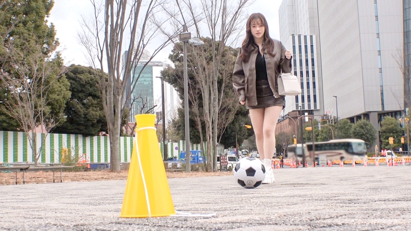 【Jカップ】遭遇率0.00001%！！エロくて、爆乳！！普段からやらしい身体を積極的に振りかざしてセックスしがちな爆乳お姉さんの全て──主におっぱいを──揉み解して、媚びてくるすけべな身体を好き放題！！ マジ軟派、初撮。 2197 画像2