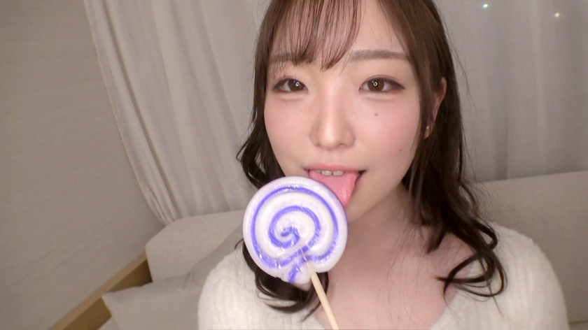 友達と待ち合わせしてたはずなのに、気づけばホテルのベッドの上。 白い肌がやけに印象的で、展開の速さに自分でも笑ってしまったww この先、この人がどれだけ欲望全開になっていくのか、乞うご期待！ マジ軟派、初撮。 2294 画像2