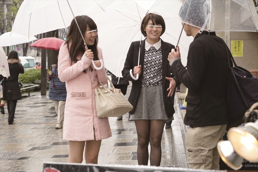 うぶな素人娘がハニカミ測定！街でデカチンを探してこい対決！！連れて来た一般男子のチ○ポサイズで勝負！勝てば賞金！負けたらデカチンを･･･ 画像12