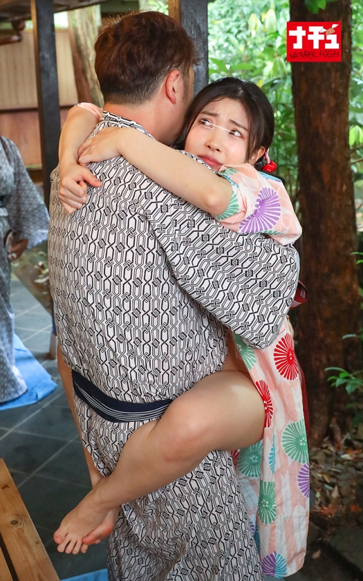 温泉客が居ても浴衣の中の抱っこSEXで挿入して逃がさず何発も膣射させる痴女っこ 3 画像3