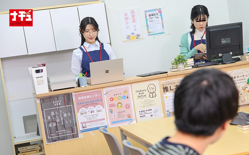 青年チ○ポを本棚越し手コキでこっそり発射させ声我慢SEXで中出しまでさせる年下好き美人司書 2 画像0