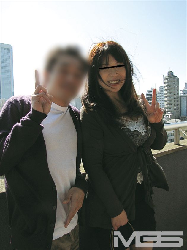 堅物の妻を騙して全裸で宴会芸をさせたら…N子(38) N美(29)