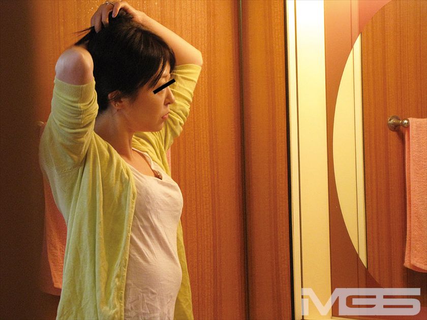 堅物の妻を騙して全裸で宴会芸をさせたら…N子(38) N美(29)