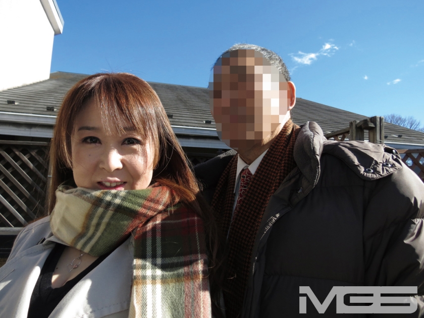 052FUFU-097 女房を騙して夫の仕事のミスの穴埋めに本当は抱かれたくない他人の肉棒を… サンプル画像 2枚目