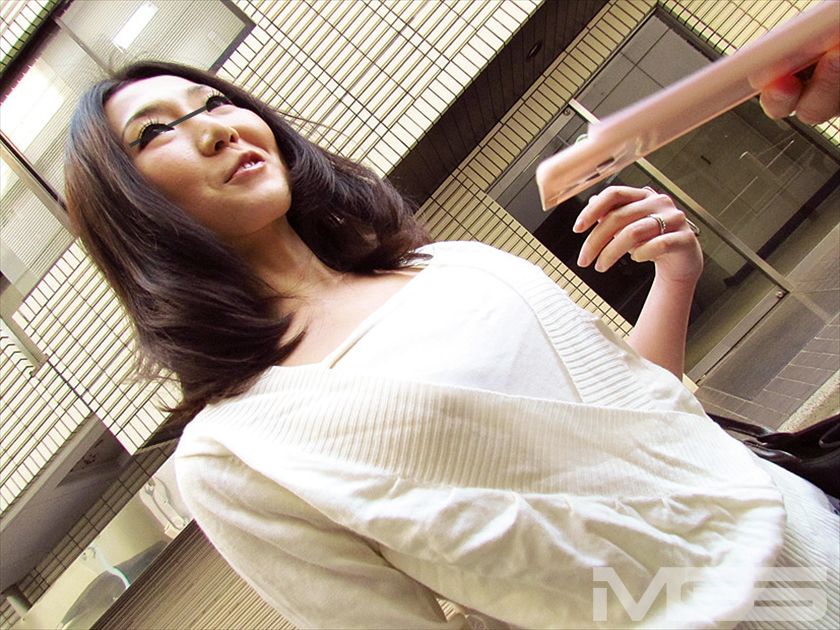 巨乳人妻限定ナンパ 画像4