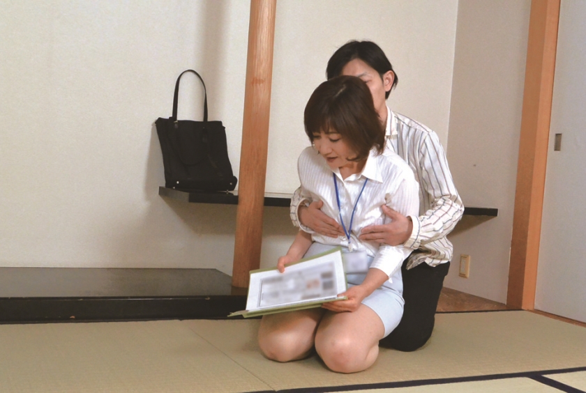 不動産物件案内中にセクハラ&フェラチオ交渉 西村有紗 遠田恵未 高松かおり 観月しおり_13
