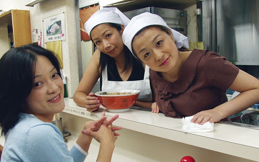 食堂のスケベなおばさん たっぷり中まで味わって… 画像1