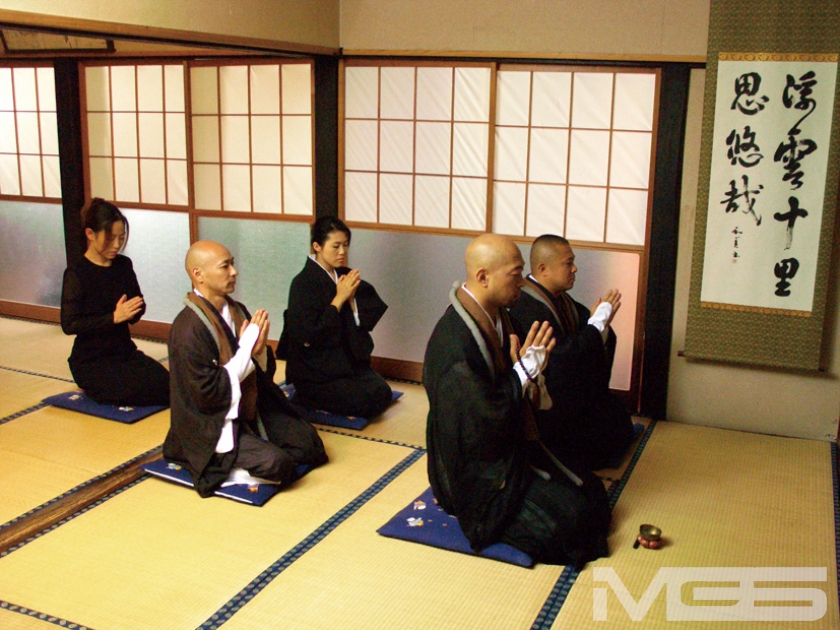 052REBN-041 未亡人と邪淫和尚 仏門肉欲餌食 煩悩解脱の名の下に僧衆にブチ込まれる麗しき後家 サンプル画像 3枚目