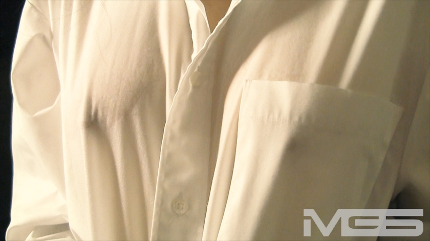 ノーブラYシャツ透け乳首_11