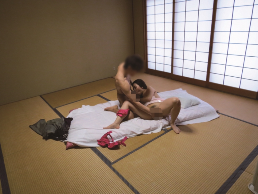 家庭内母親盗撮 独占！盗み撮られた40～50代の熟女たち 不貞な情事と哀愁の自慰行為 180分_0