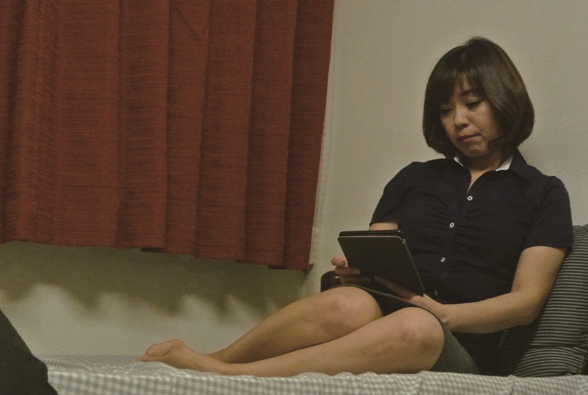 母親の裸や着替えを息子が盗撮した投稿映像_11