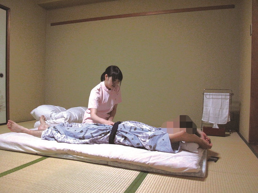 口説けばヤレる！？宿泊施設で働くお姉さん_16