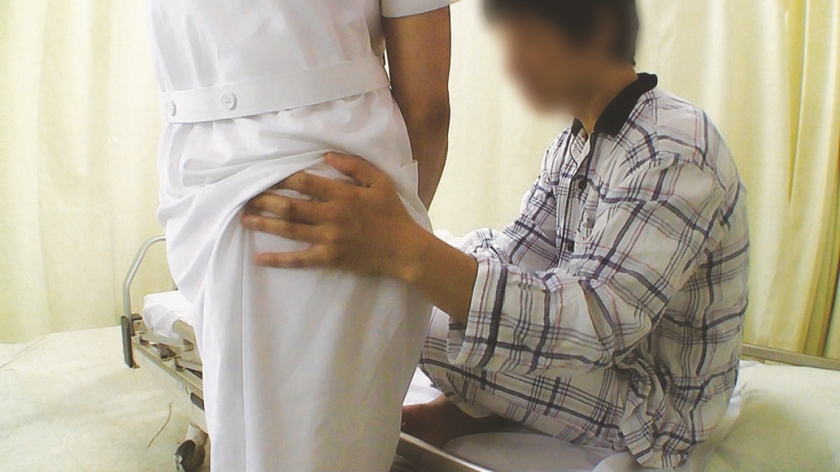 意外や意外！！ 口説いてみたら股を開いた真面目に働くオバサン特集_0