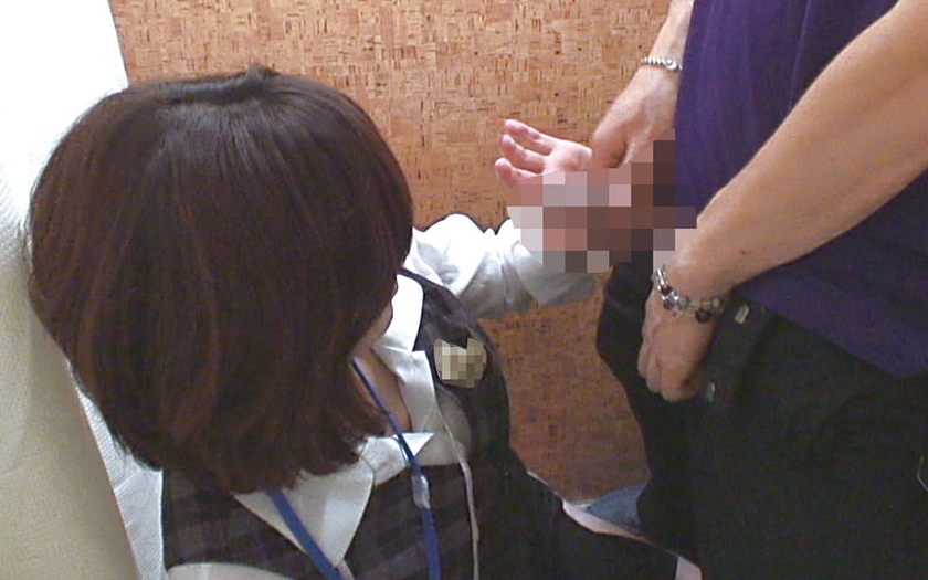 紳士服店の試着室でチ○ポ出して美人店員に裾上げ依頼 画像5