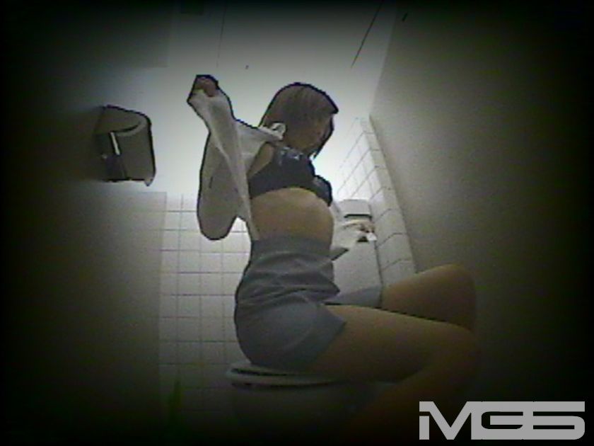 社員が盗撮した休憩時間OLの欲求不満変態オナニー_8