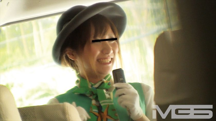 鮮明密撮!清楚なバスガイドのどスケベ下半身_11