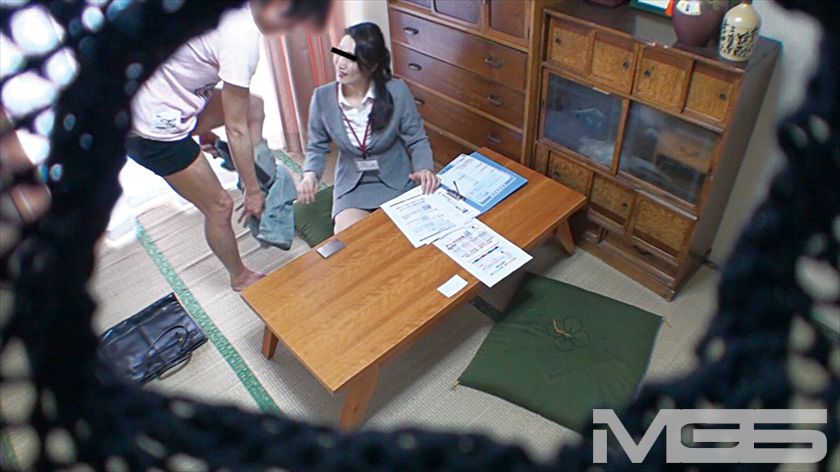 意外とヤレる!! 保険外交員のオバサン_4