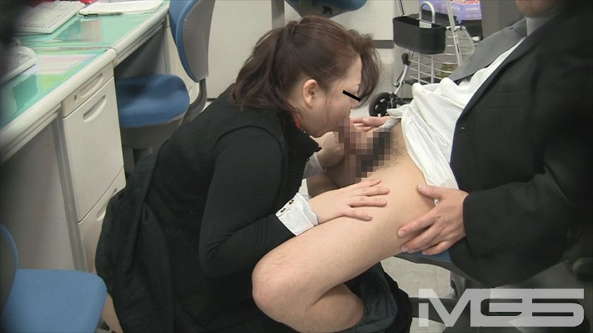 意外とヤレる!!ドリンクレディーのオバサン