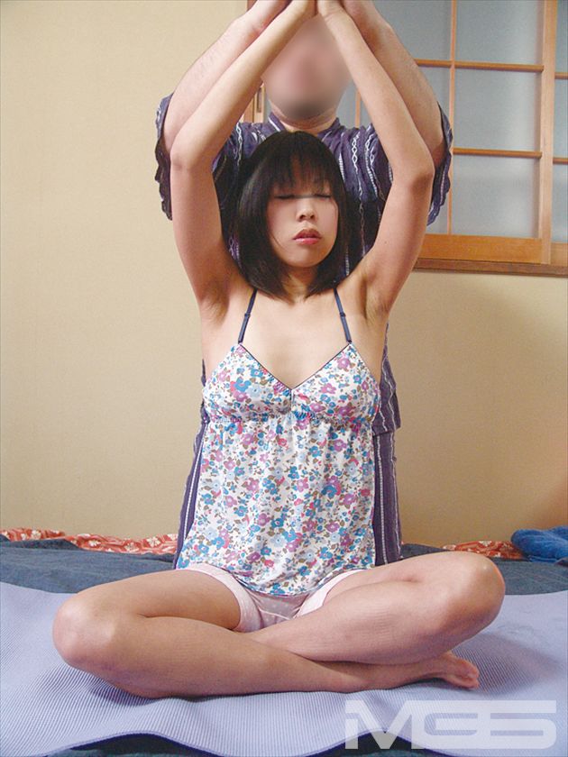 恥じらう微乳マッサージ 乳首でイカせる豊胸施術_19