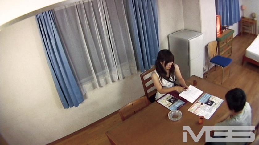 スキだらけの保険外交員は契約欲しさにすぐしゃぶる_4