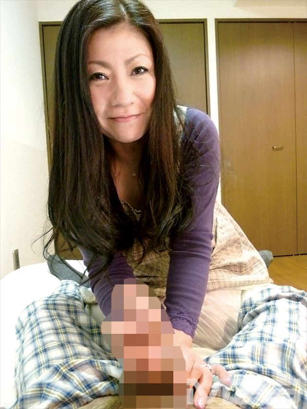 母の焦らし手コキ亀頭責め 2_20