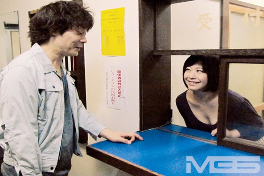 052VNDS-3077 母さんがガテン系のお兄さんに駅弁セックスされてめっちゃ喜んでる！ 2 サンプル画像 1枚目