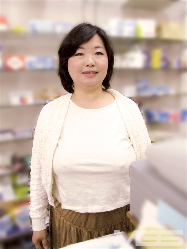 田舎のお店に必ずいる!乳首透けてるスケベそうなおばちゃん