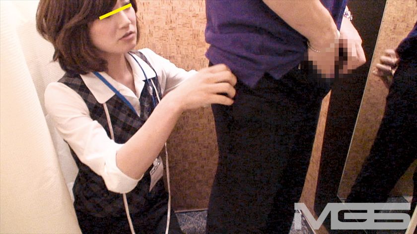 紳士服試着室で僕のオナニー手伝ってくれたら○万円_7