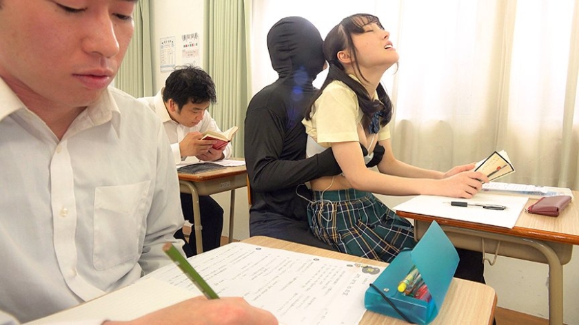 乳首いじりが日常に溶け込んだ世界でイジられていることには気づかないまま皆の前で乳首絶頂してしまう敏感女たち 画像12