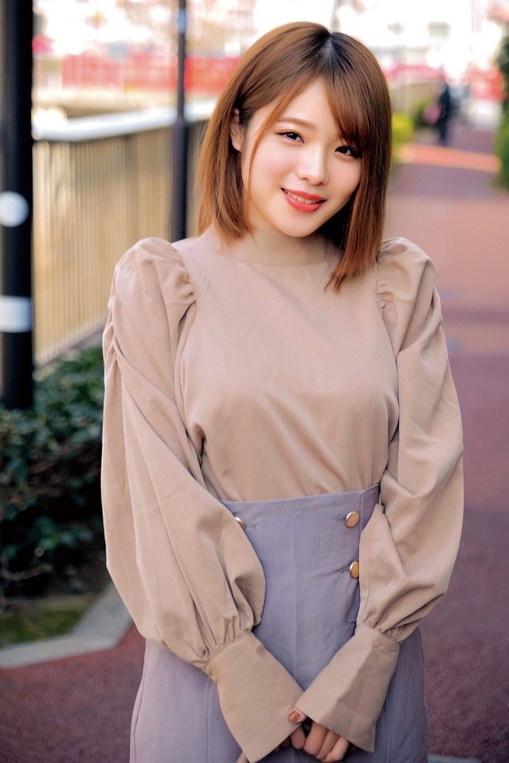 うぶで奥手な女子大生が恥じらいキス魔に大変身!?「自分からキスしたことないです…」たっぷり舌を絡め涎ダラダラのディープキスで大興奮 そのまま濃密ベロキスセックス!!きょうかちゃん ももちゃん 画像1