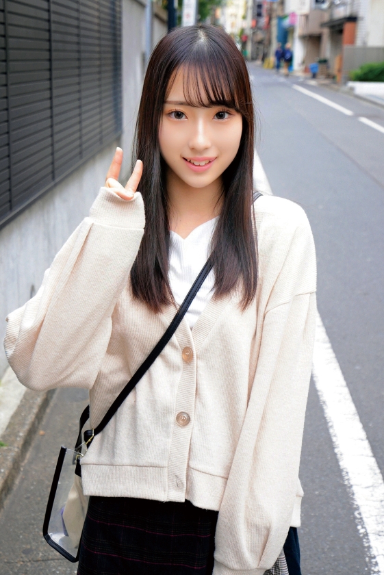 彼氏を喜ばせたい素人女子大生がメンズエステ密着マッサージ講習体験!?超照れながらオイルヌルヌル施術中…密着しすぎて勃起チ○ポがアソコを布越し2cm挿入!?そのまま彼に内緒で生ハメ中出し裏オプション みのりさん つばめさん 画像1