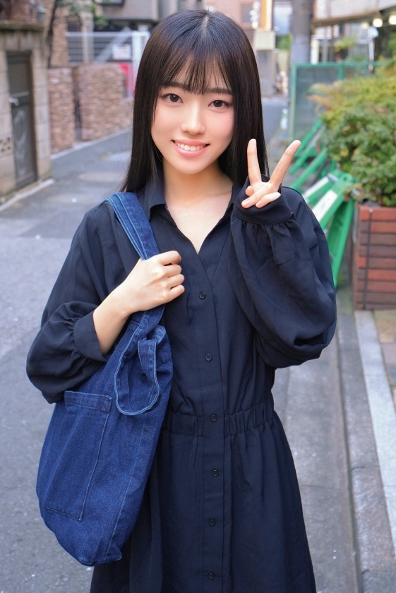彼氏を喜ばせたい素人女子大生がメンズエステ密着マッサージ講習体験!?超照れながらオイルヌルヌル施術中…密着しすぎて勃起チ○ポがアソコを布越し2cm挿入!?そのまま彼に内緒で生ハメ中出し裏オプション みのりさん つばめさん 画像2