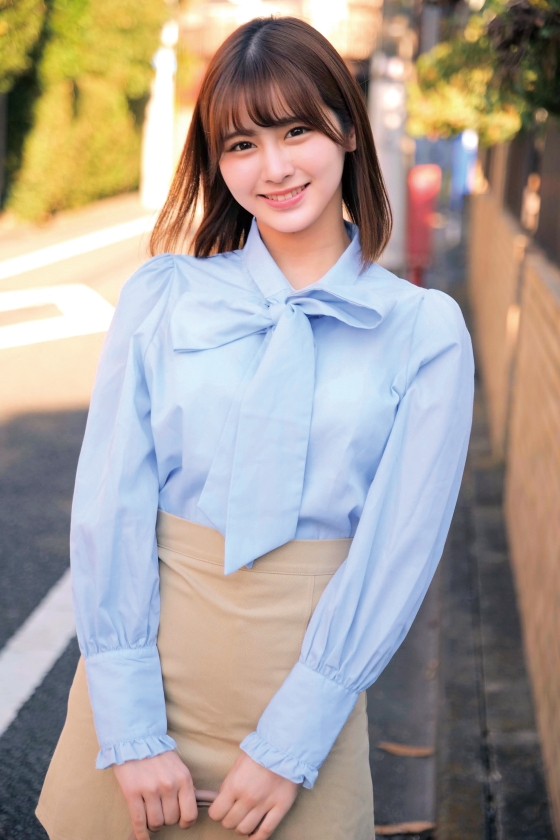 素人女子大生限定！何度イっても止めない高速素股でマン汁ダダ漏れw白く泡立つまでデカチンを擦りつけるメレンゲ素股に赤面発情！？焦らしに焦らされ…もうこのまま生チ○ポ下さい！ みなみちゃん しおりちゃん 画像1