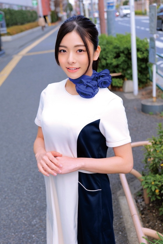 高級美容サロン勤務の美人セラピストさんがお口だけでじゅぽんじゅっぽんバキュームノーハンドフェラ！？ あずささん さくらさん 画像1